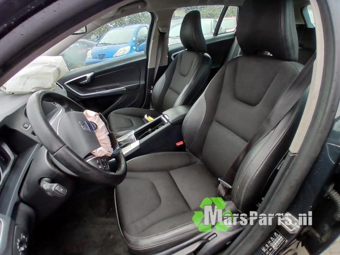 Bekleding Set (compleet) van een Volvo V60 I (FW/GW) 2.0 D4 16V 2015