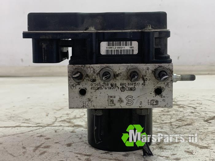 ABS-pump från en Volkswagen Polo V (6R) 1.2 TDI 12V BlueMotion 2011