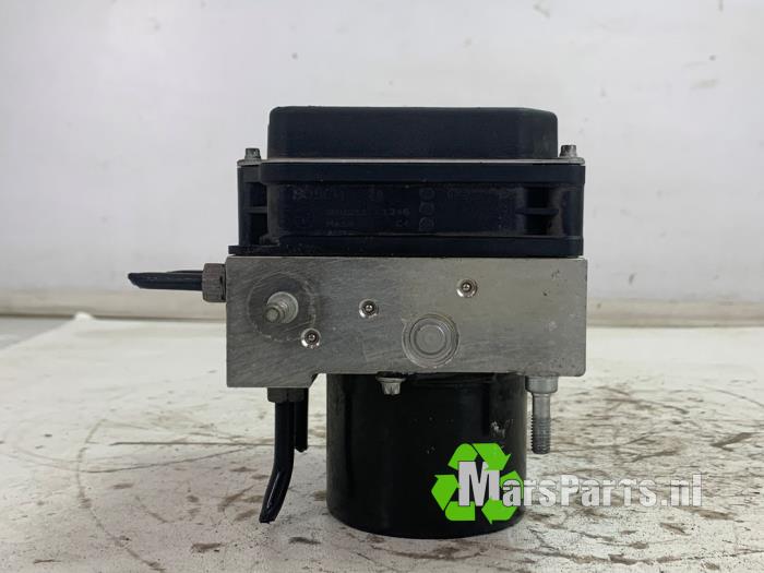 ABS-pump från en Volkswagen Polo V (6R) 1.2 TDI 12V BlueMotion 2011