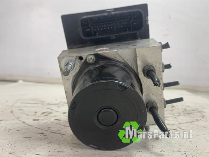 ABS-pump från en Volkswagen Polo V (6R) 1.2 TDI 12V BlueMotion 2011
