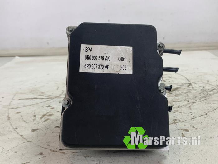 ABS-pump från en Volkswagen Polo V (6R) 1.2 TDI 12V BlueMotion 2011