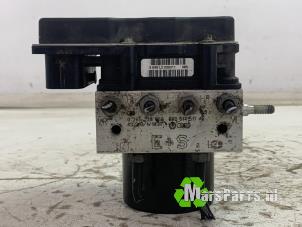 Używane Pompa ABS Volkswagen Polo V (6R) 1.2 TDI 12V BlueMotion Cena € 50,00 Procedura marży oferowane przez Autodemontagebedrijf De Mars