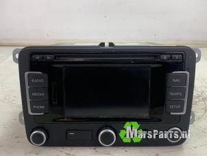 Używane Radioodtwarzacz CD Volkswagen Polo V (6R) 1.2 TDI 12V BlueMotion Cena € 150,00 Procedura marży oferowane przez Autodemontagebedrijf De Mars