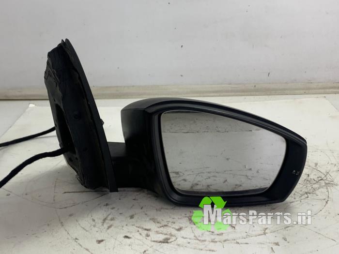 Lusterko zewnetrzne prawe z Volkswagen Polo V (6R) 1.2 TDI 12V BlueMotion 2011