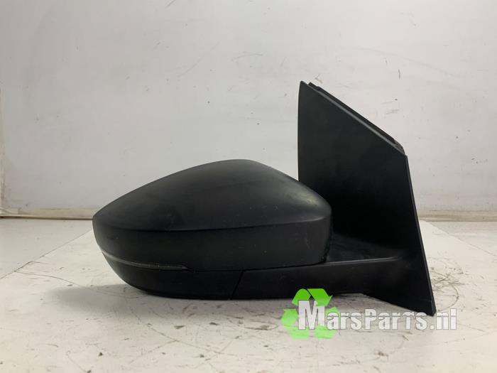 Lusterko zewnetrzne prawe z Volkswagen Polo V (6R) 1.2 TDI 12V BlueMotion 2011