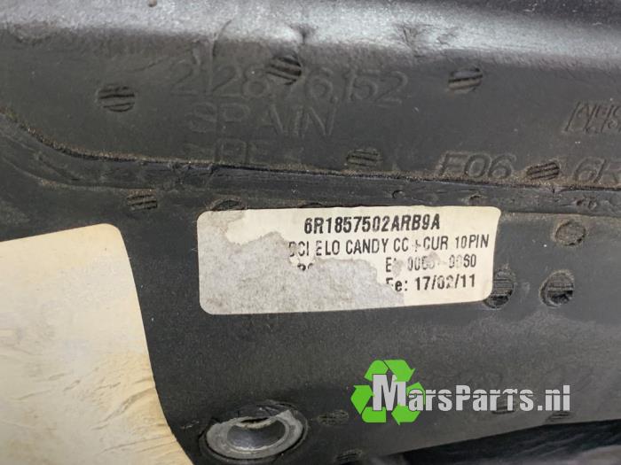 Lusterko zewnetrzne prawe z Volkswagen Polo V (6R) 1.2 TDI 12V BlueMotion 2011