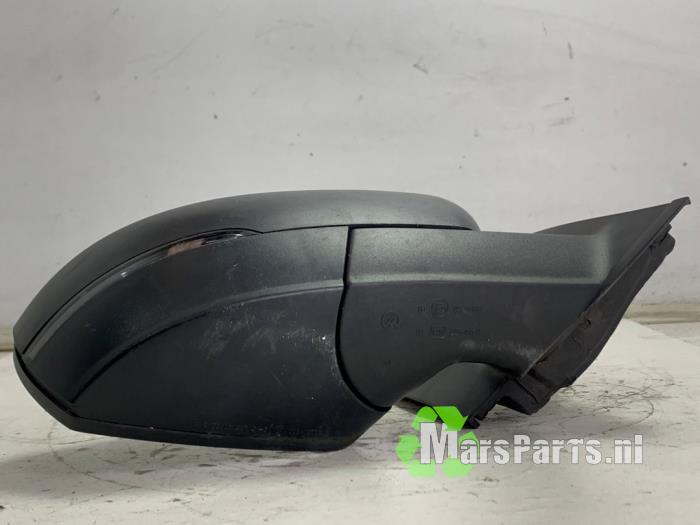 Lusterko zewnetrzne prawe z Volkswagen Polo V (6R) 1.2 TDI 12V BlueMotion 2011