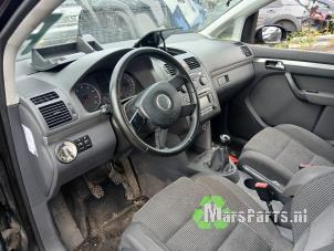 Begagnade Spak, rattstång Volkswagen Touran (1T1/T2) 2.0 FSI 16V Pris € 40,00 Marginaltabell erbjuds av Autodemontagebedrijf De Mars