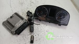 Używane Stacyjka + sterownik Volkswagen Caddy IV 2.0 TDI 75 Cena € 300,00 Procedura marży oferowane przez Autodemontagebedrijf De Mars