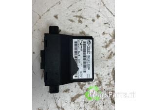 Używane Modul gateway Volkswagen Caddy IV 2.0 TDI 75 Cena € 48,00 Procedura marży oferowane przez Autodemontagebedrijf De Mars