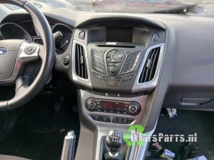 Używane Panel sterowania nagrzewnicy Ford Focus 3 Wagon 1.6 TDCi ECOnetic Cena € 100,00 Procedura marży oferowane przez Autodemontagebedrijf De Mars