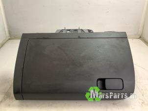 Używane Schowek w desce rozdzielczej Volkswagen Polo V (6R) 1.0 TSI 12V BlueMotion Cena € 25,00 Procedura marży oferowane przez Autodemontagebedrijf De Mars