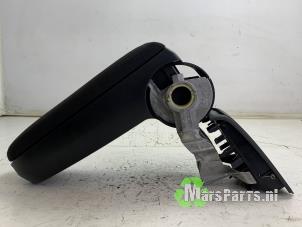 Używane Podlokietnik Volkswagen Polo V (6R) 1.0 TSI 12V BlueMotion Cena € 100,00 Procedura marży oferowane przez Autodemontagebedrijf De Mars