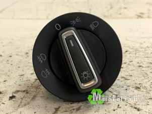 Używane Przelacznik swiatel Volkswagen Polo V (6R) 1.0 TSI 12V BlueMotion Cena € 10,00 Procedura marży oferowane przez Autodemontagebedrijf De Mars