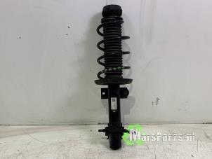 Używane Amortyzator prawy przód Volkswagen Polo V (6R) 1.0 TSI 12V BlueMotion Cena € 40,00 Procedura marży oferowane przez Autodemontagebedrijf De Mars