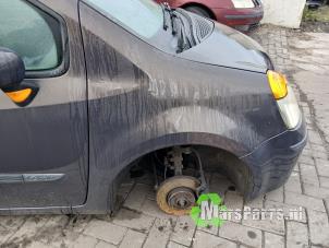 Używane Blotnik prawy przód Renault Modus/Grand Modus (JP) 1.6 16V Cena € 50,00 Procedura marży oferowane przez Autodemontagebedrijf De Mars