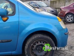 Używane Blotnik prawy przód Renault Modus/Grand Modus (JP) 1.2 16V Cena € 50,00 Procedura marży oferowane przez Autodemontagebedrijf De Mars