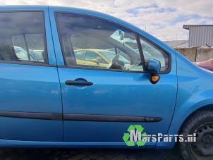 Używane Drzwi prawe przednie wersja 4-drzwiowa Renault Modus/Grand Modus (JP) 1.2 16V Cena € 40,00 Procedura marży oferowane przez Autodemontagebedrijf De Mars