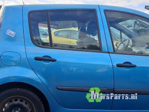 Używane Drzwi prawe tylne wersja 4-drzwiowa Renault Modus/Grand Modus (JP) 1.2 16V Cena € 40,00 Procedura marży oferowane przez Autodemontagebedrijf De Mars