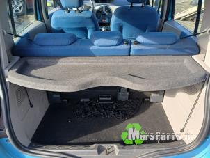 Używane Pólka tylna Renault Modus/Grand Modus (JP) 1.2 16V Cena € 50,00 Procedura marży oferowane przez Autodemontagebedrijf De Mars