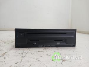 Używane Jednostka multimedialna Volkswagen Polo V (6R) 1.0 TSI 12V BlueMotion Cena € 400,00 Procedura marży oferowane przez Autodemontagebedrijf De Mars