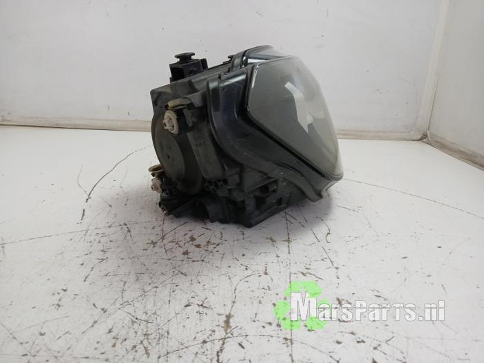 Reflektor prawy z Volkswagen Caddy IV 2.0 TDI 75 2018