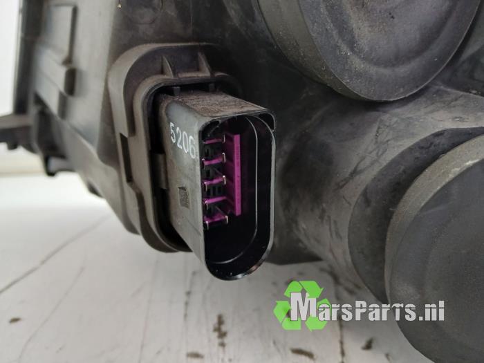 Reflektor prawy z Volkswagen Caddy IV 2.0 TDI 75 2018