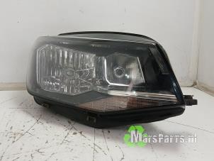 Używane Reflektor prawy Volkswagen Caddy IV 2.0 TDI 75 Cena € 115,00 Procedura marży oferowane przez Autodemontagebedrijf De Mars