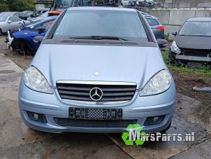 Begagnade Bakre drivaxel Mercedes A (W169) 1.5 A-150 5-Drs. Pris € 100,00 Marginaltabell erbjuds av Autodemontagebedrijf De Mars