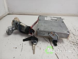 Używane Stacyjka + sterownik Toyota Yaris (P1) 1.0 16V VVT-i Cena € 125,00 Procedura marży oferowane przez Autodemontagebedrijf De Mars