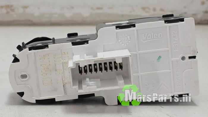 Przelacznik elektrycznej szyby z Peugeot Expert (V1/VA/VB/VE/VF/VT/VY) 2.0 Blue HDi 120 16V 2021