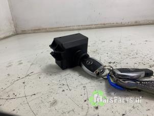 Używane Stacyjka + Kluczyk Mercedes E Estate (S212) E-200 CDI 16V BlueEfficiency,BlueTEC Cena € 115,00 Procedura marży oferowane przez Autodemontagebedrijf De Mars