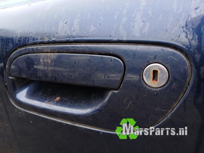 Dörr, 4-dörrars, vänster fram från en Volvo XC70 (SZ) XC70 2.4 T 20V 2001