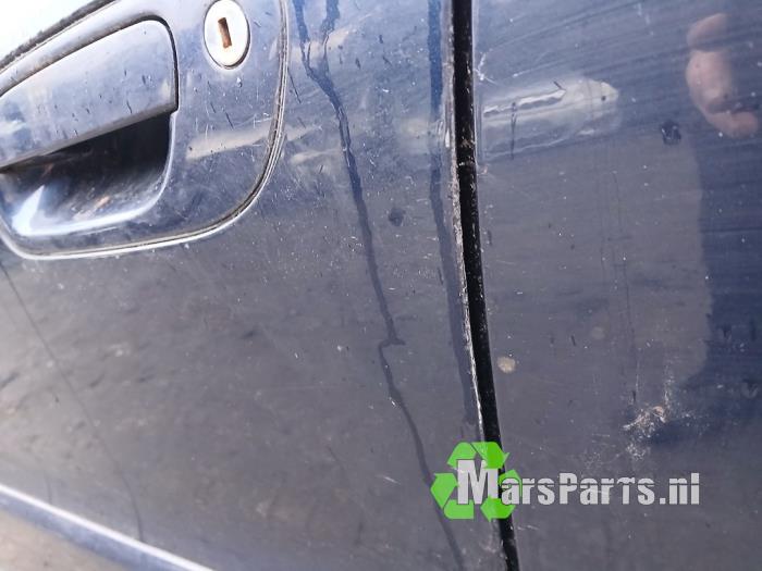 Dörr, 4-dörrars, vänster fram från en Volvo XC70 (SZ) XC70 2.4 T 20V 2001