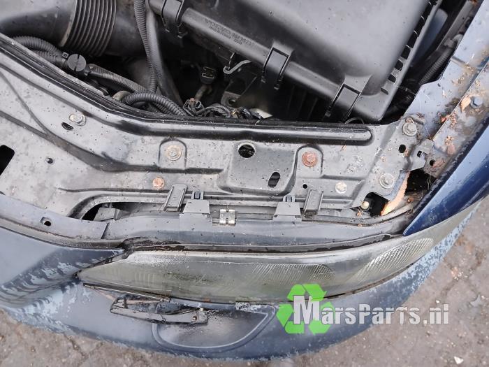 Strålkastare, vänster från en Volvo XC70 (SZ) XC70 2.4 T 20V 2001