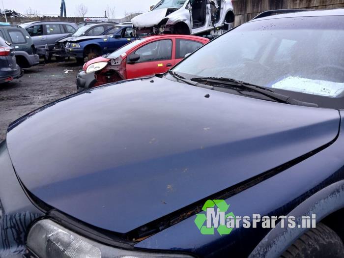 Motorhuv från en Volvo XC70 (SZ) XC70 2.4 T 20V 2001