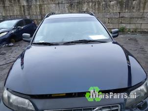 Begagnade Motorhuv Volvo XC70 (SZ) XC70 2.4 T 20V Pris på förfrågan erbjuds av Autodemontagebedrijf De Mars