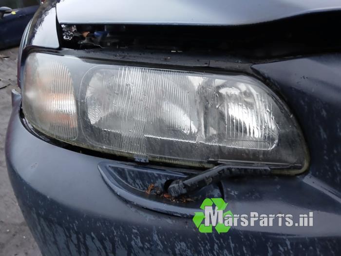 Strålkastare, höger från en Volvo XC70 (SZ) XC70 2.4 T 20V 2001