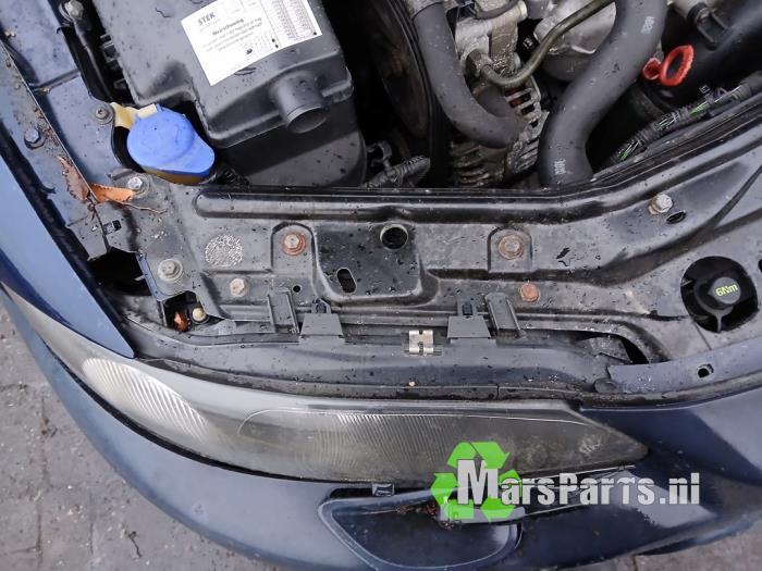 Strålkastare, höger från en Volvo XC70 (SZ) XC70 2.4 T 20V 2001