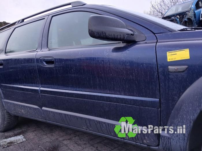 Framdörr, 4-dörrars, höger från en Volvo XC70 (SZ) XC70 2.4 T 20V 2001