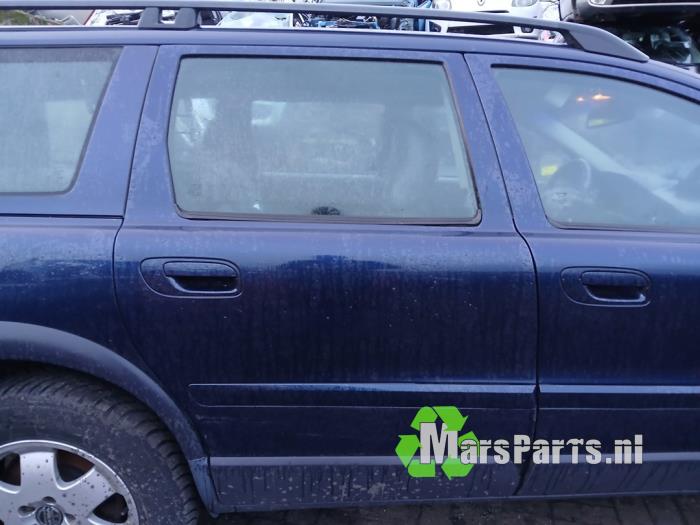 Bakdörr, 4-dörrars, höger från en Volvo XC70 (SZ) XC70 2.4 T 20V 2001