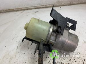 Używane Pompa wspomagania kierownicy Volkswagen Polo IV (9N1/2/3) 1.4 16V 75 Cena € 50,00 Procedura marży oferowane przez Autodemontagebedrijf De Mars