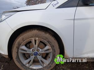 Używane Ekran lewy przód Ford Focus 3 Wagon 1.0 Ti-VCT EcoBoost 12V 100 Cena na żądanie oferowane przez Autodemontagebedrijf De Mars