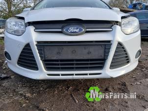 Używane Zderzak przedni Ford Focus 3 Wagon 1.0 Ti-VCT EcoBoost 12V 100 Cena na żądanie oferowane przez Autodemontagebedrijf De Mars