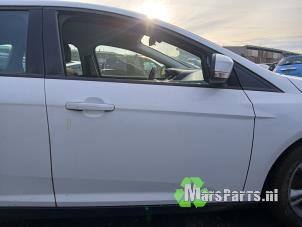 Używane Drzwi prawe przednie wersja 4-drzwiowa Ford Focus 3 Wagon 1.0 Ti-VCT EcoBoost 12V 100 Cena na żądanie oferowane przez Autodemontagebedrijf De Mars