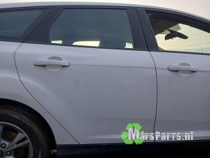 Używane Drzwi prawe tylne wersja 4-drzwiowa Ford Focus 3 Wagon 1.0 Ti-VCT EcoBoost 12V 100 Cena na żądanie oferowane przez Autodemontagebedrijf De Mars