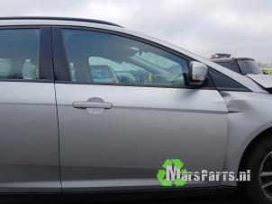 Używane Drzwi prawe przednie wersja 4-drzwiowa Ford Focus 3 Wagon 1.0 Ti-VCT EcoBoost 12V 100 Cena na żądanie oferowane przez Autodemontagebedrijf De Mars