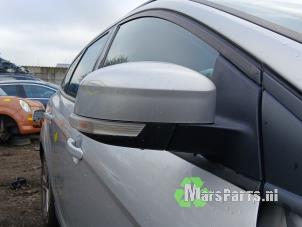 Używane Lusterko zewnetrzne prawe Ford Focus 3 Wagon 1.0 Ti-VCT EcoBoost 12V 100 Cena na żądanie oferowane przez Autodemontagebedrijf De Mars
