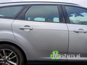 Używane Drzwi prawe tylne wersja 4-drzwiowa Ford Focus 3 Wagon 1.0 Ti-VCT EcoBoost 12V 100 Cena na żądanie oferowane przez Autodemontagebedrijf De Mars