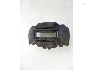 Gebruikte Remklauw (Tang) rechts-voor Toyota Land Cruiser (J12) 3.0 D-4D 16V Prijs € 25,00 Margeregeling aangeboden door Autobedrijf Broekhuis B.V.